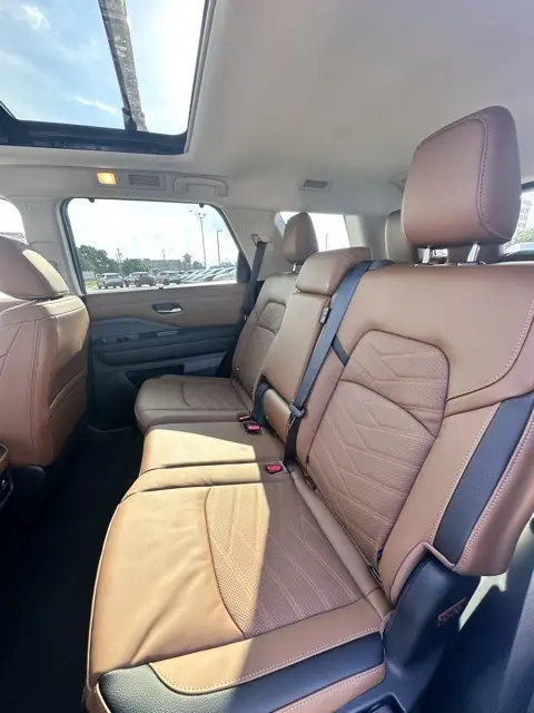 2025 Nissan Pathfinder Platinum photo 26