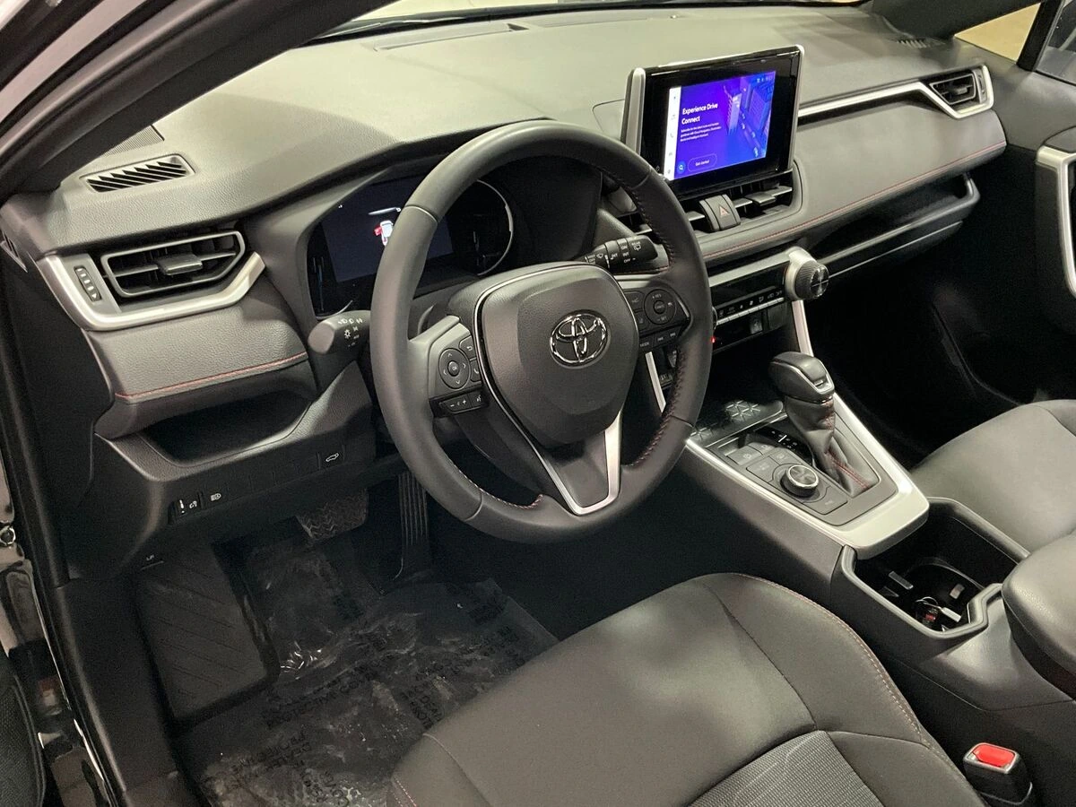 2025 Toyota RAV4 SE - Photo 15