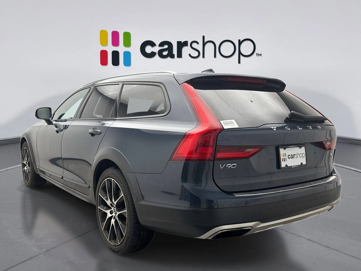 2020 Volvo - image 2