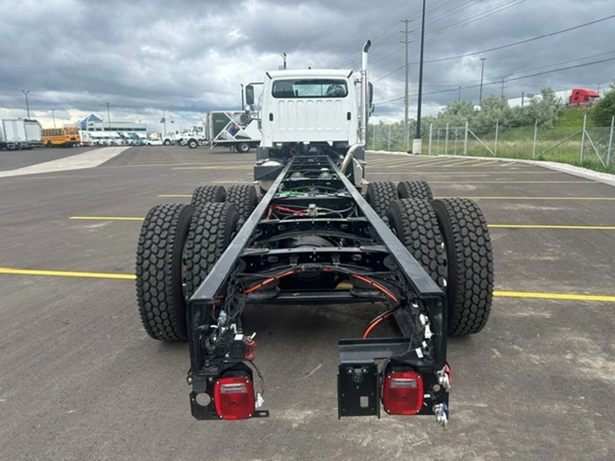 2027 Freightliner 114SD — photo 5
