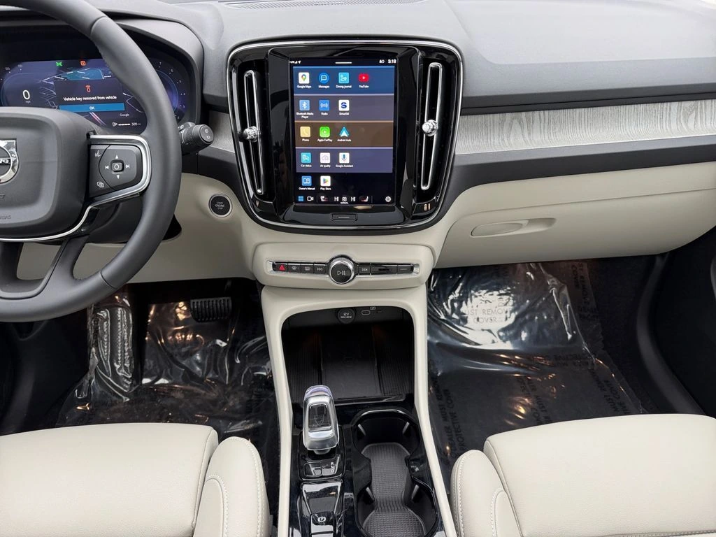 2025 Volvo - image 14