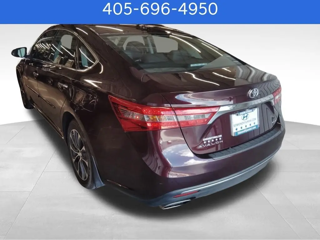 2017 Toyota Avalon XLE photo 3