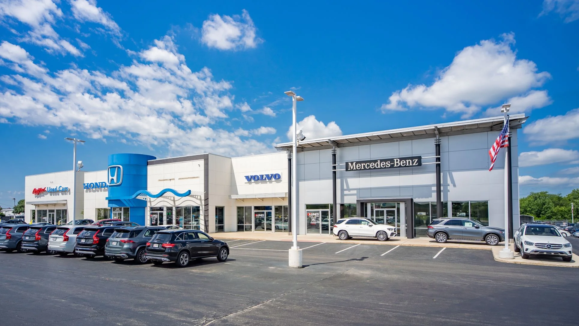 Kunes Mercedes-Benz of Sycamore-exterior