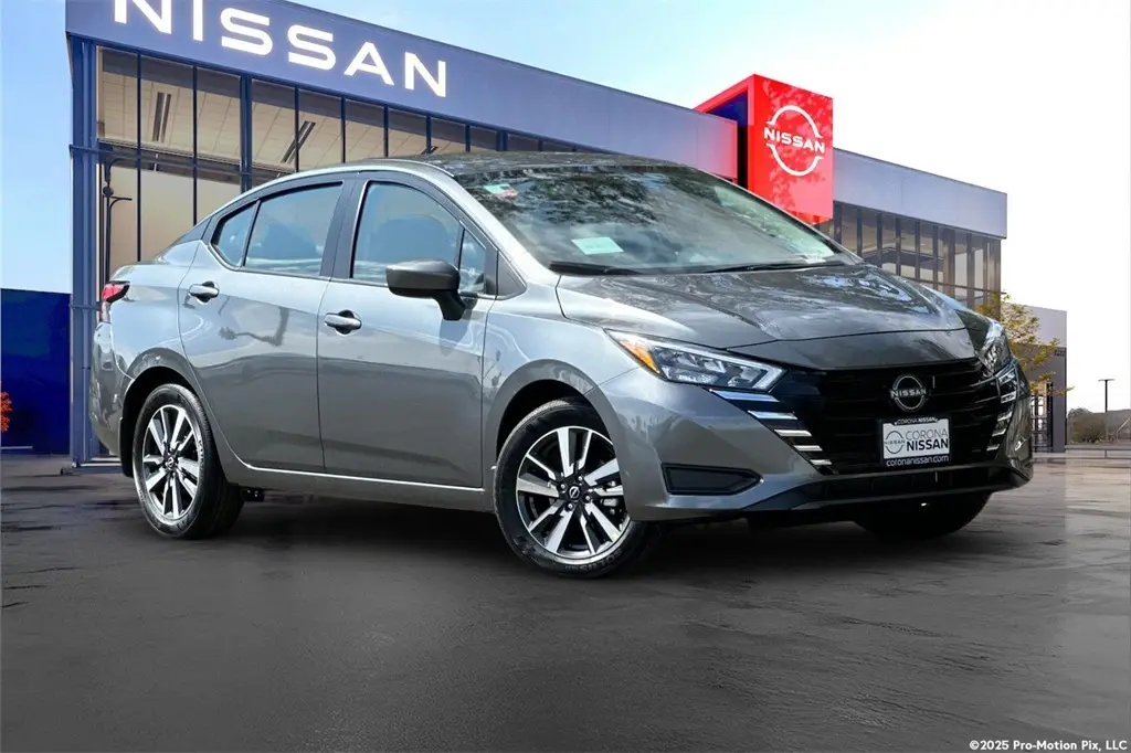 2025 Nissan Versa 1.6 SV photo 2