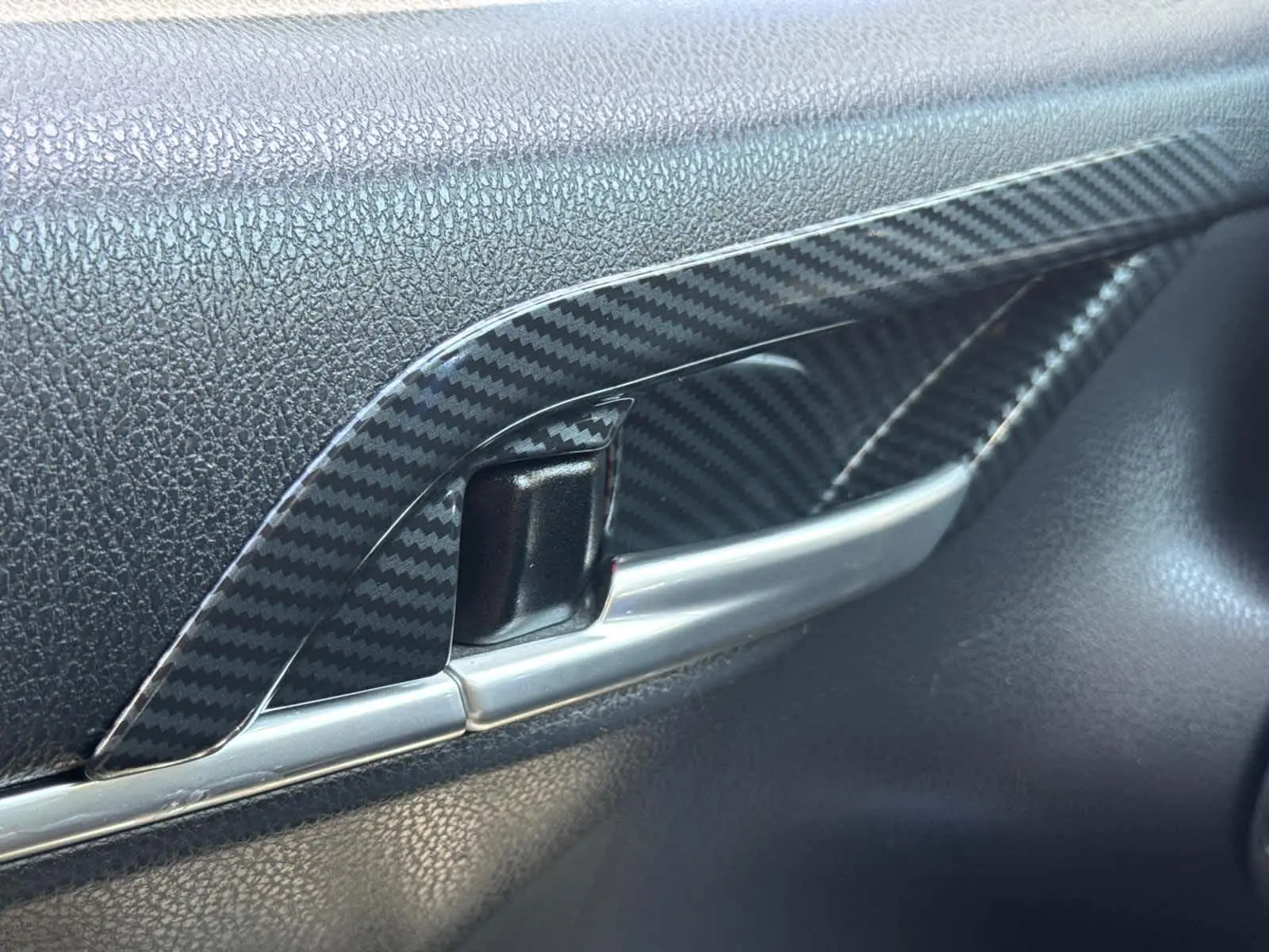 2020 Toyota Camry SE photo 21