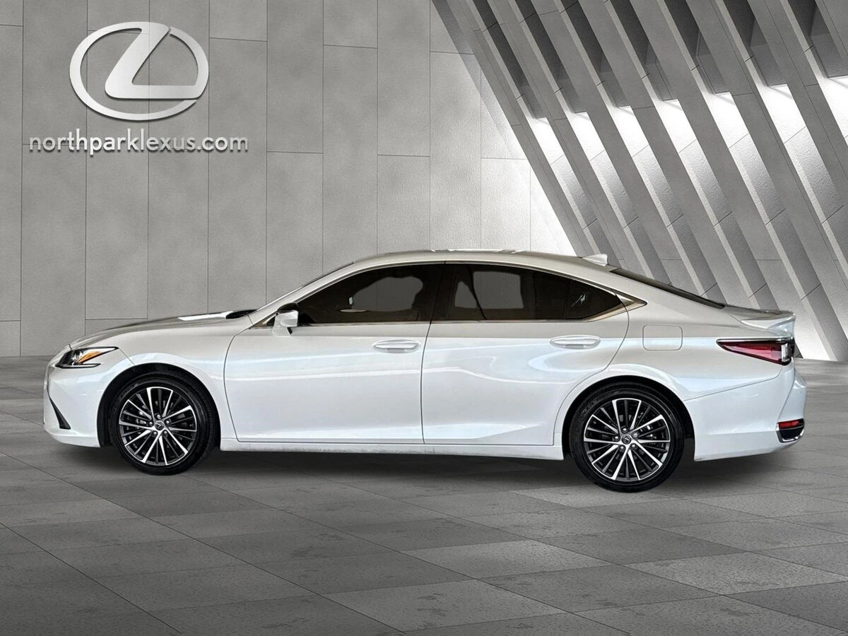 2025 Lexus ES 300h 300h's photo