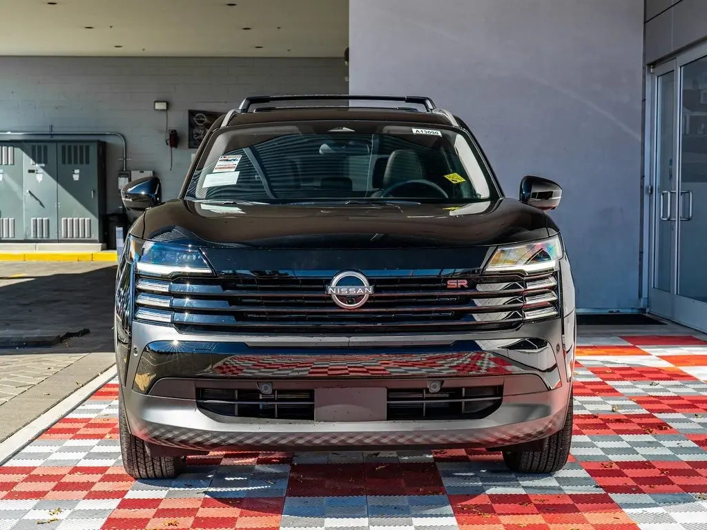 2026 Nissan Kicks SR photo 3