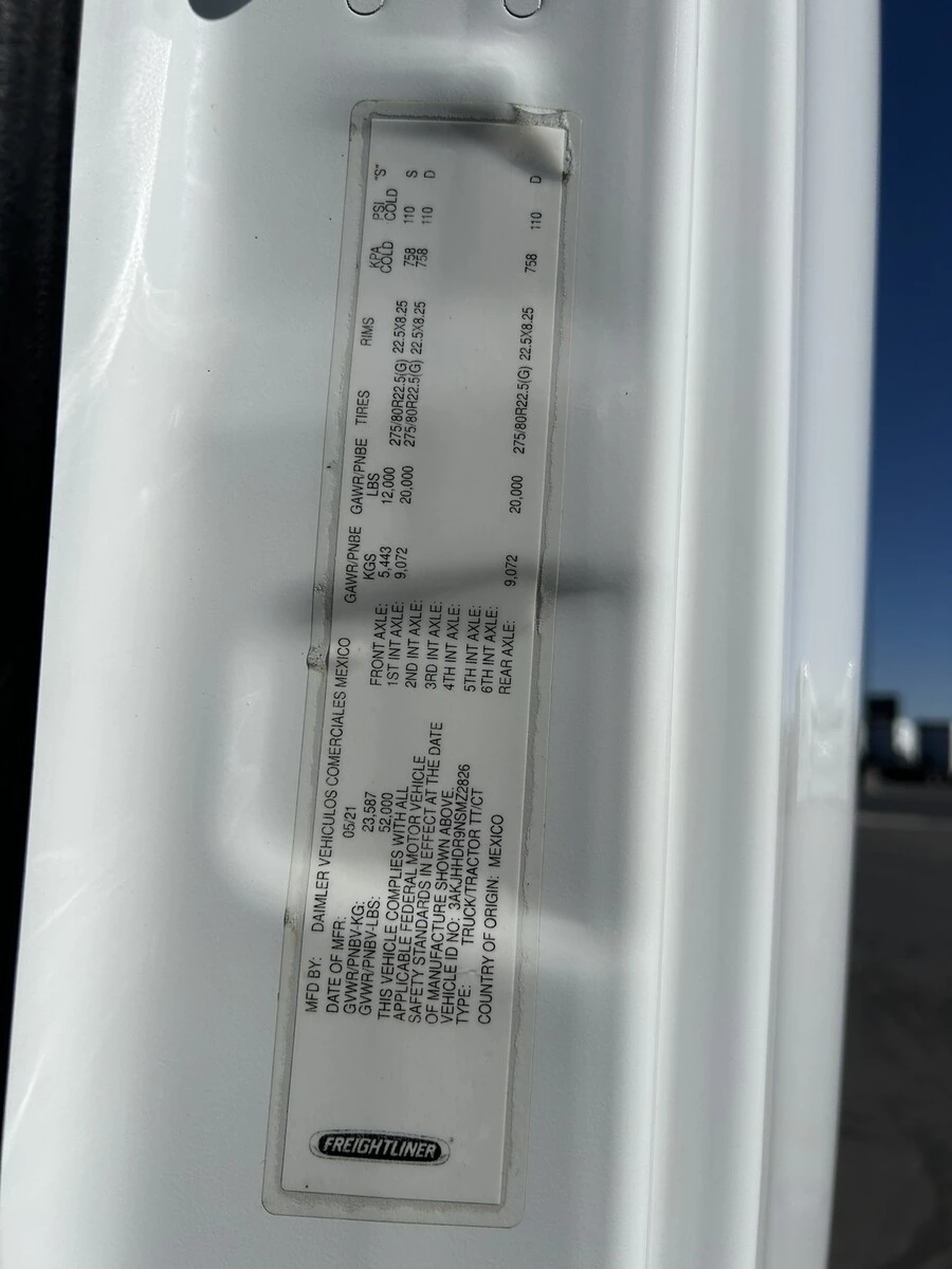 2022 Freightliner Cascadia - image 12