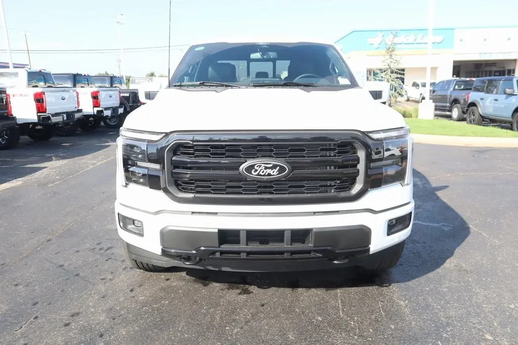 2025 Ford F-150 Lariat photo 3