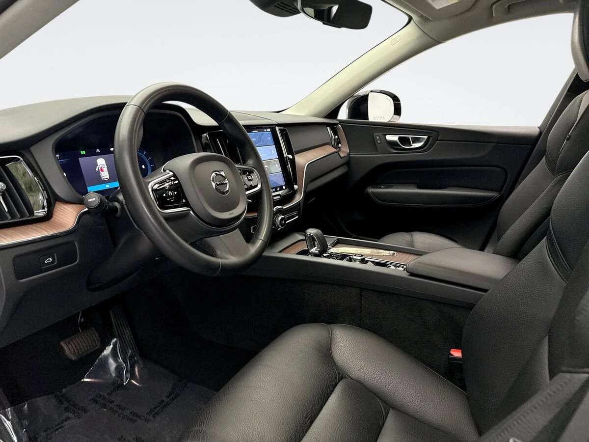 2023 Volvo - image 10