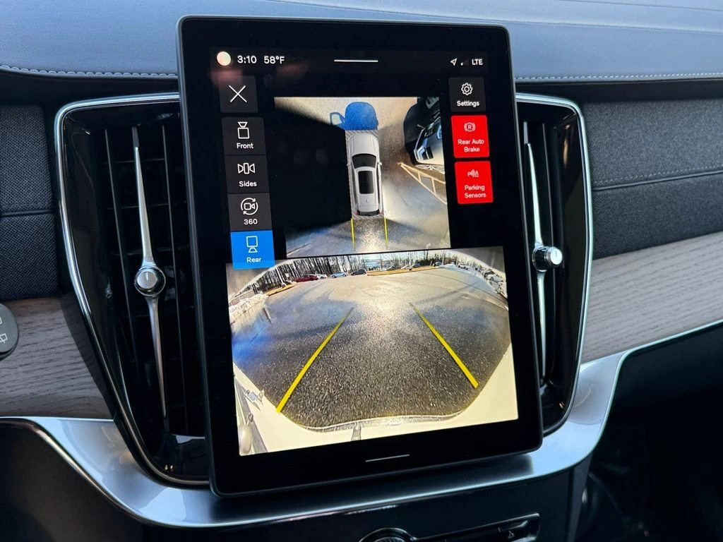 2025 Volvo - image 22