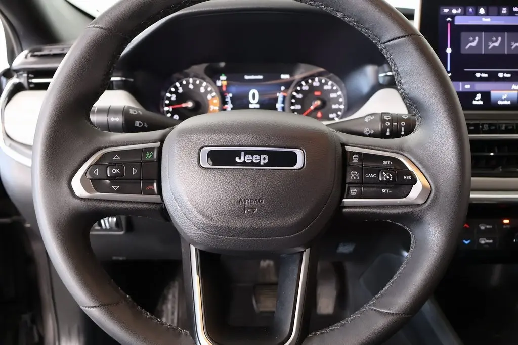 2024 Jeep Compass Limited photo 3