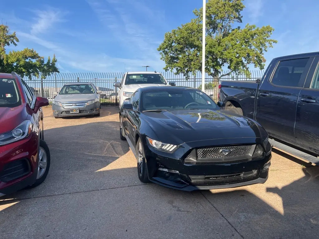 2017 Ford Mustang GT Premium photo 2