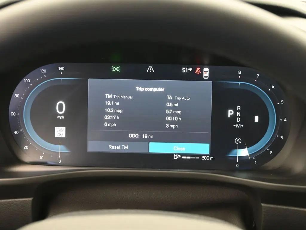 2025 Volvo - image 9