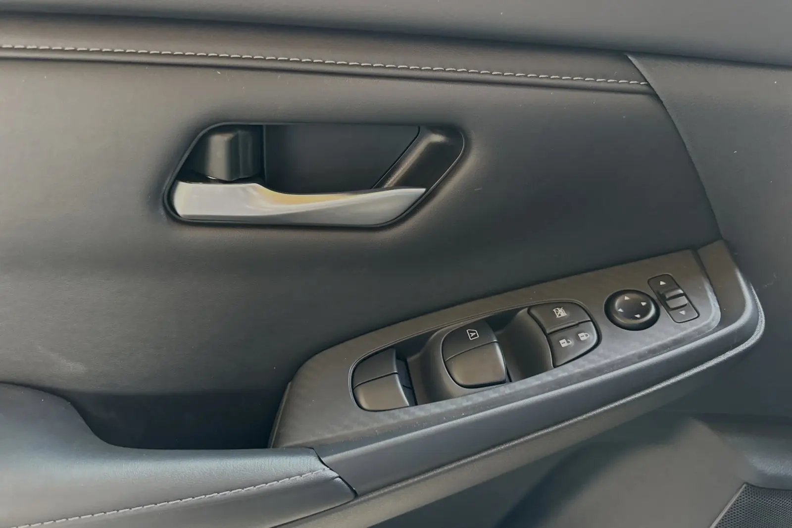 2025 Nissan Sentra SV photo 8