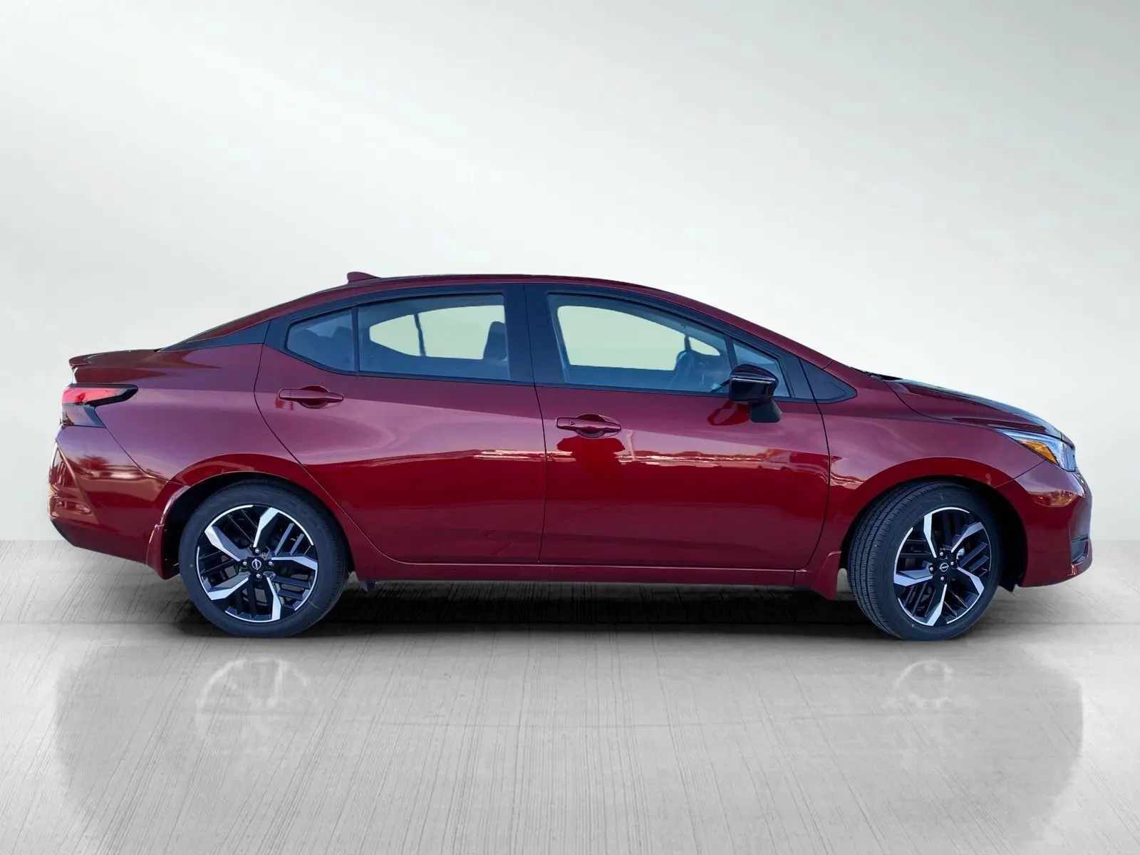 2025 Nissan Versa SR photo 3