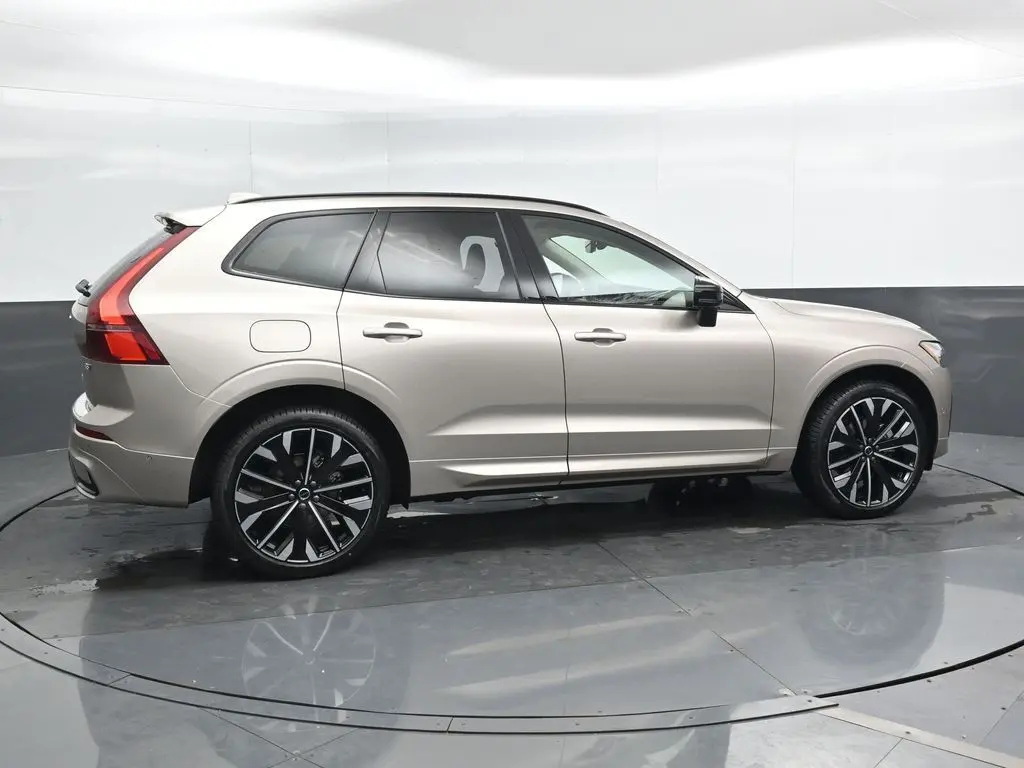 2026 Volvo - image 2