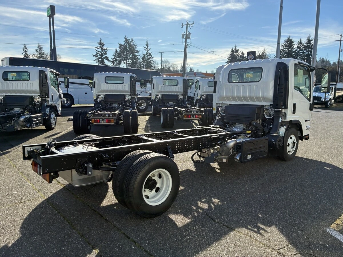 2026 Isuzu NRR — photo 3