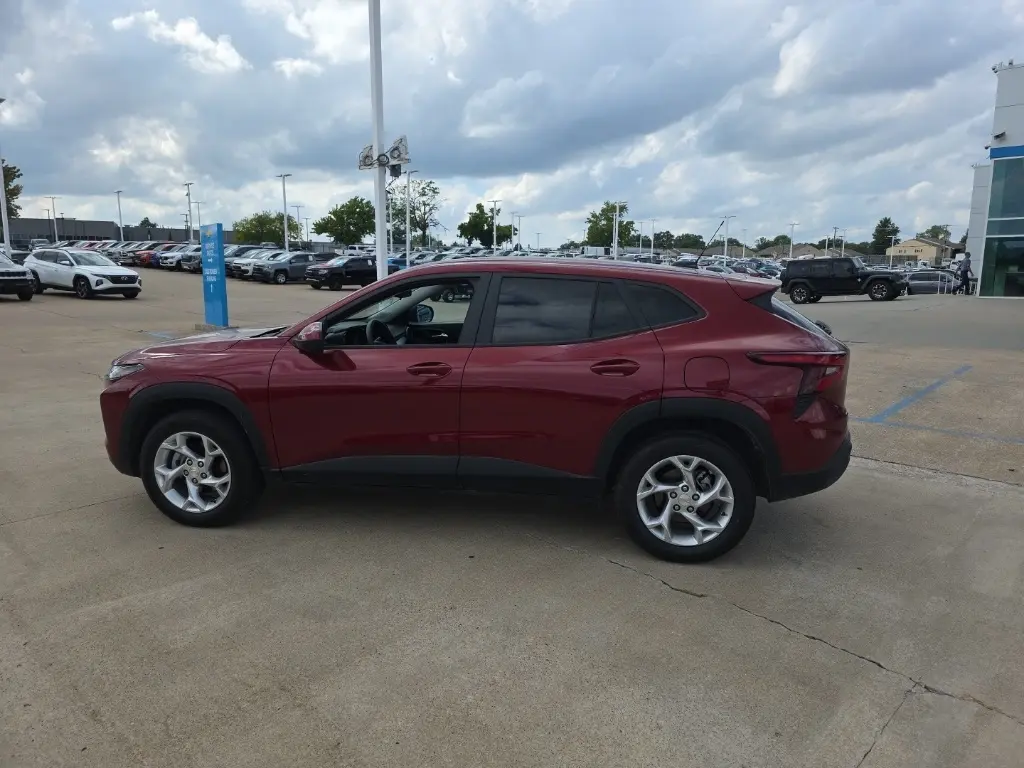 2024 Chevrolet Trax LS photo 6