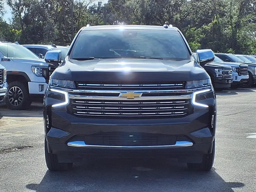 2023 Chevrolet Suburban Premier photo 2