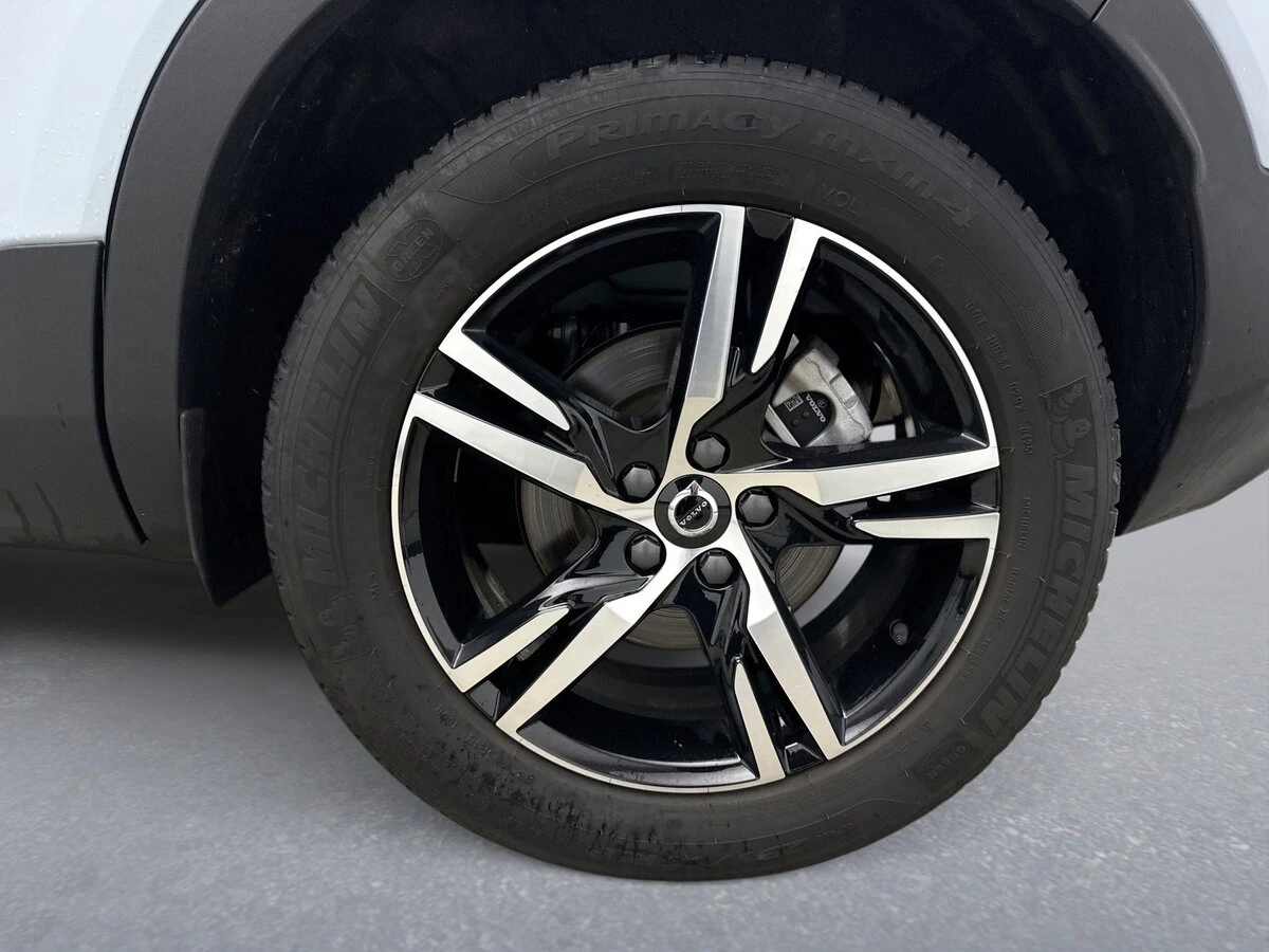 2025 Volvo - image 21