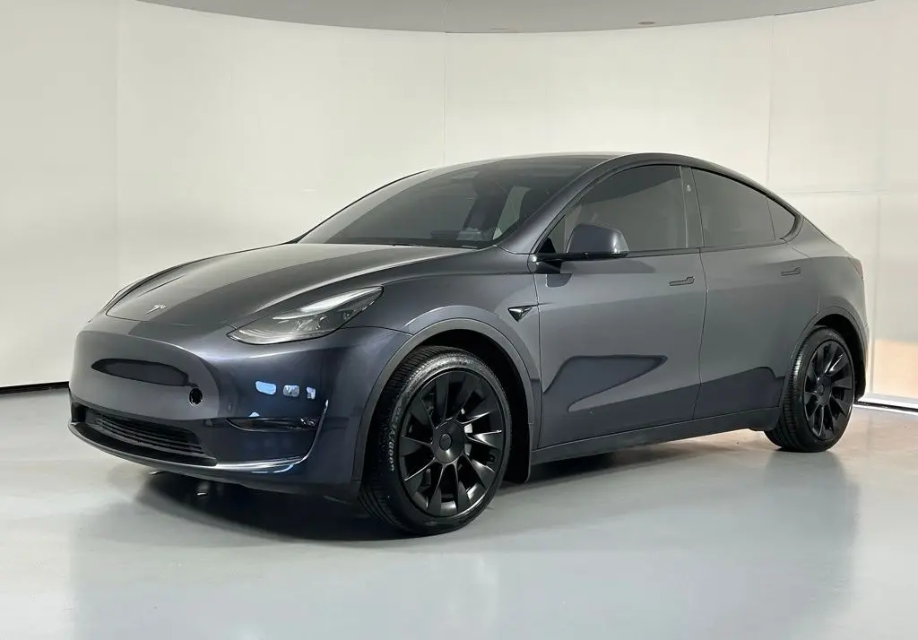 2024 Tesla Model Y Long Range photo 2