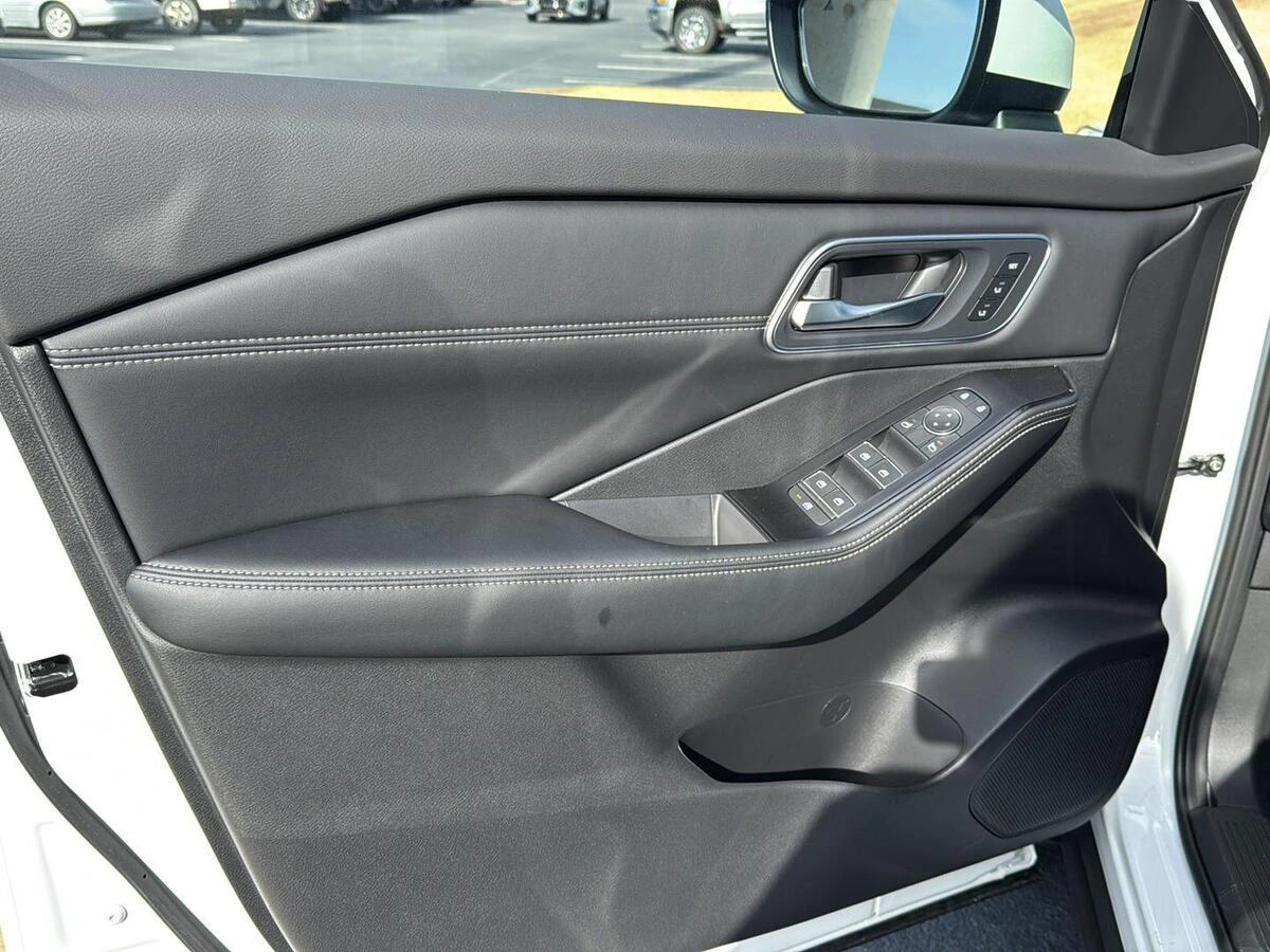 2026 Nissan Rogue Platinum - Photo 14