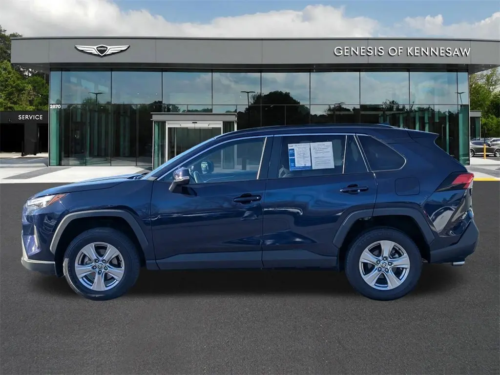 2023 Toyota RAV4 XLE photo 4