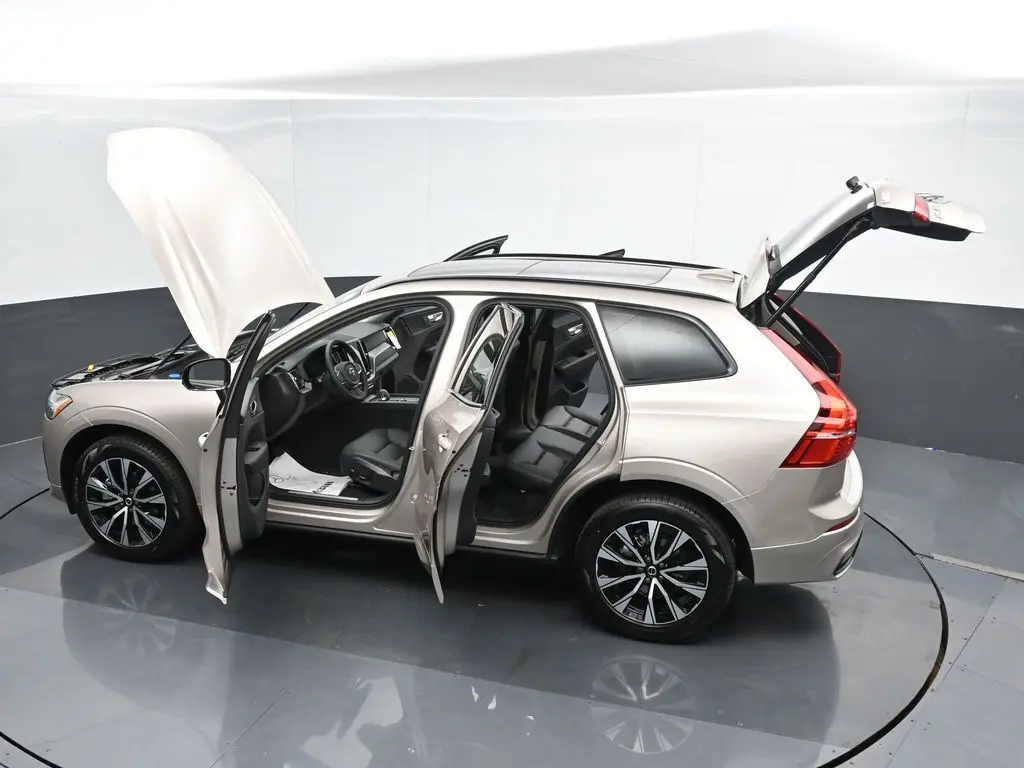 2025 Volvo - image 49