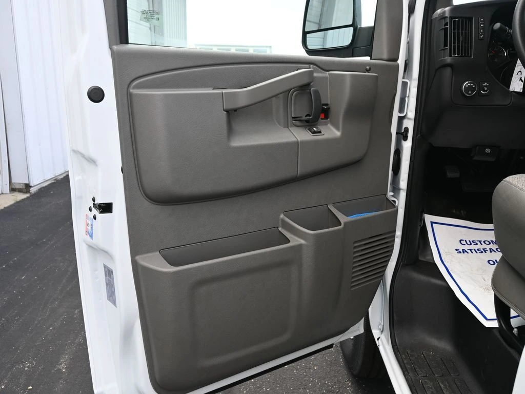 2025 GMC Savana Cargo Work Van - Photo 15