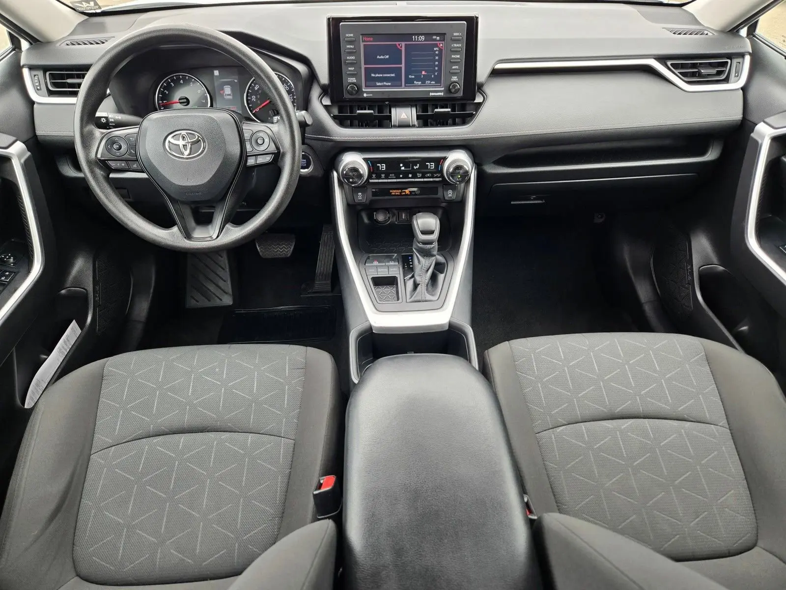 2022 Toyota RAV4 XLE photo 12