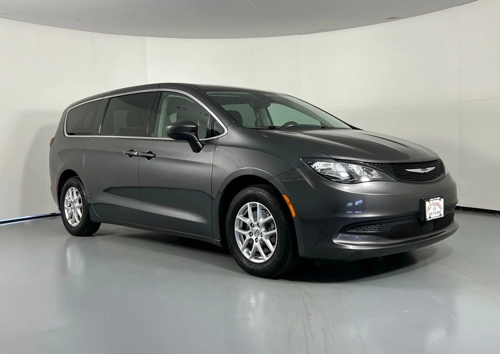 2023 Chrysler Voyager LX's photo
