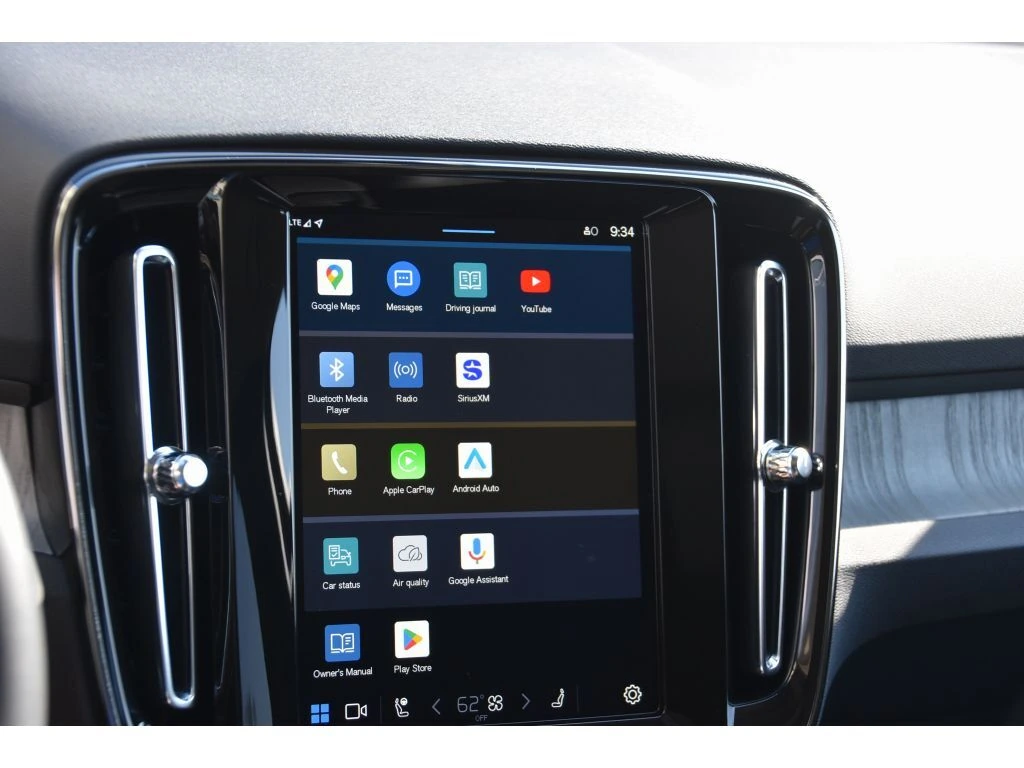 2025 Volvo - image 20