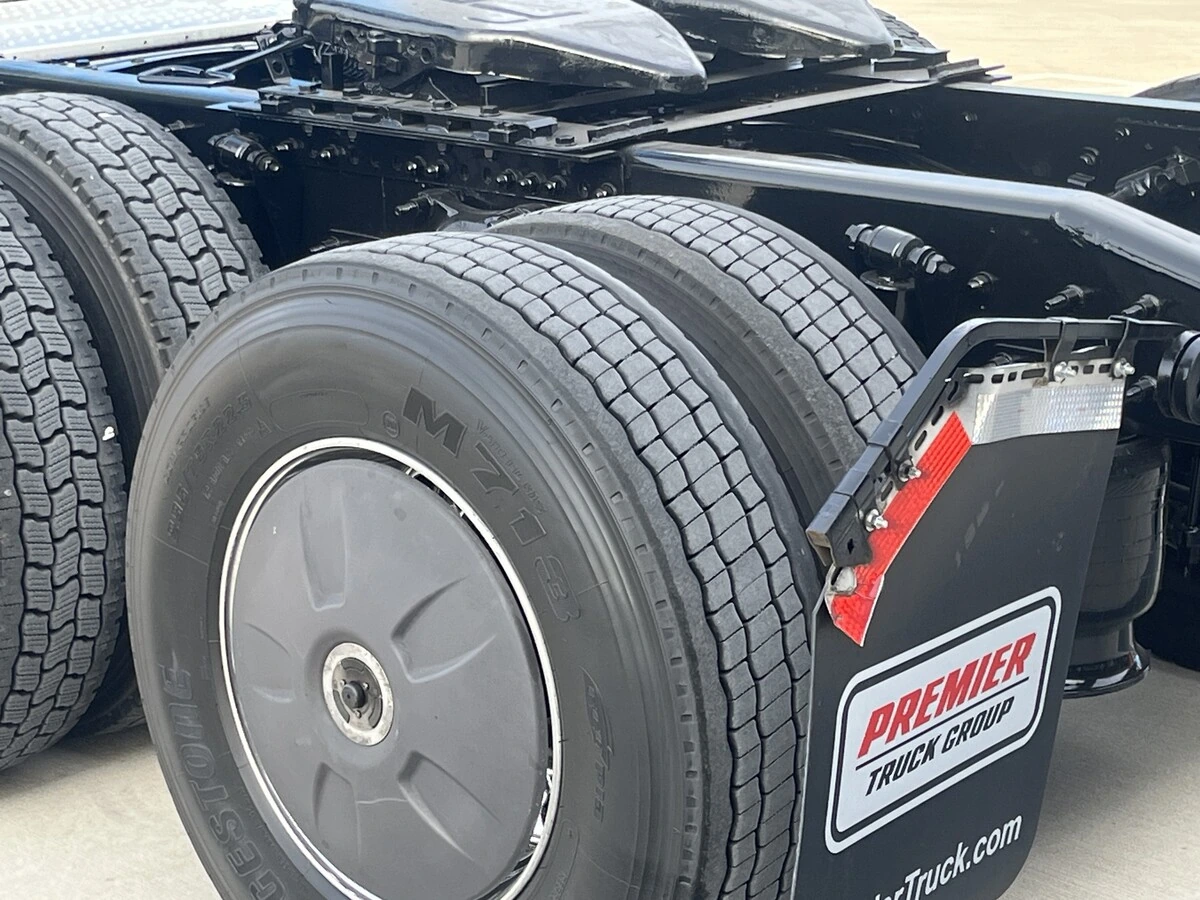 2022 Freightliner Cascadia - image 4