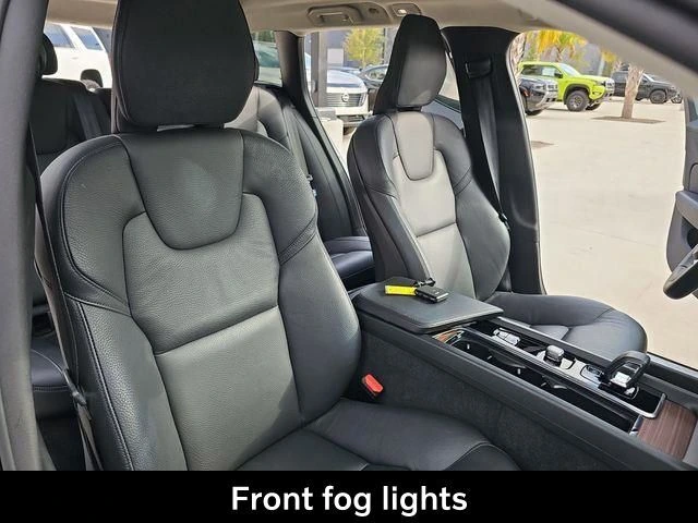 2025 Volvo - image 15