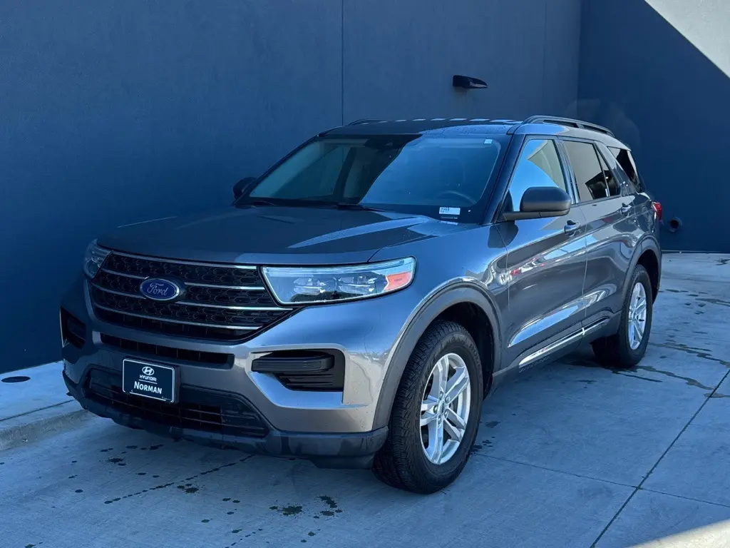 2022 Ford Explorer XLT's photo