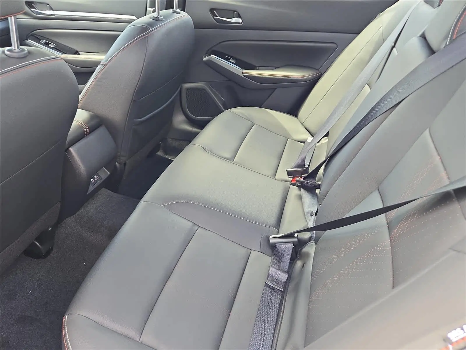 2025 Nissan Altima SR photo 10