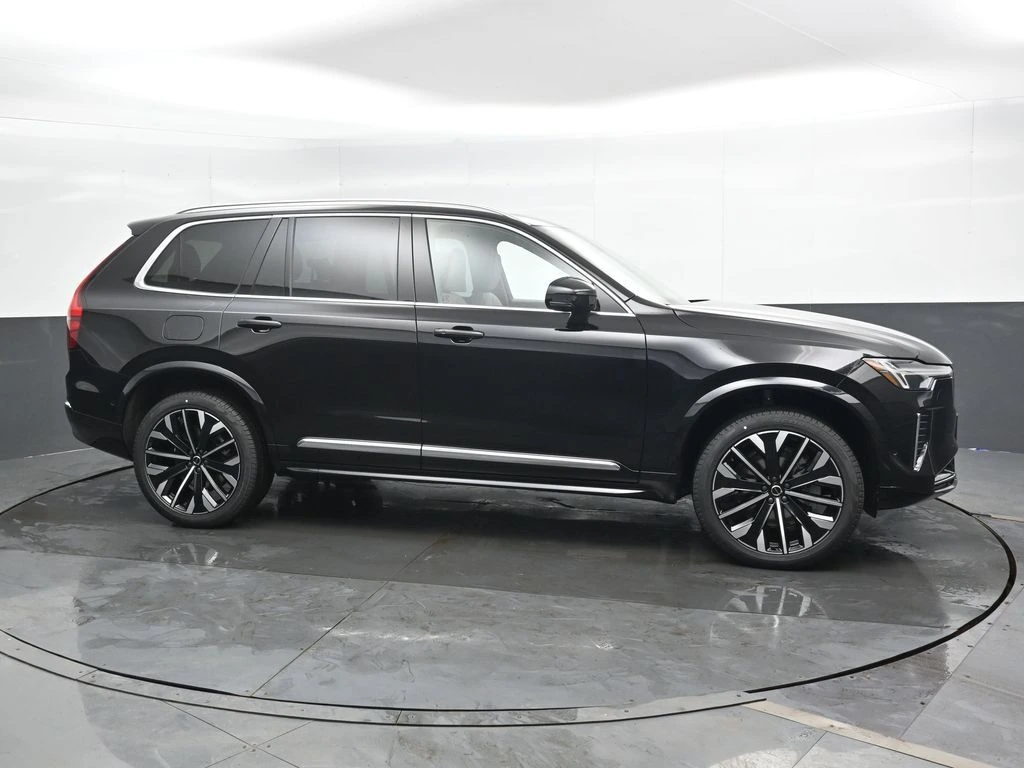 2026 Volvo - image 3