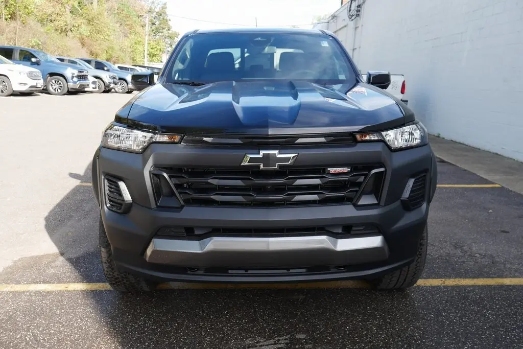 2026 Chevrolet Colorado Trail Boss photo 3