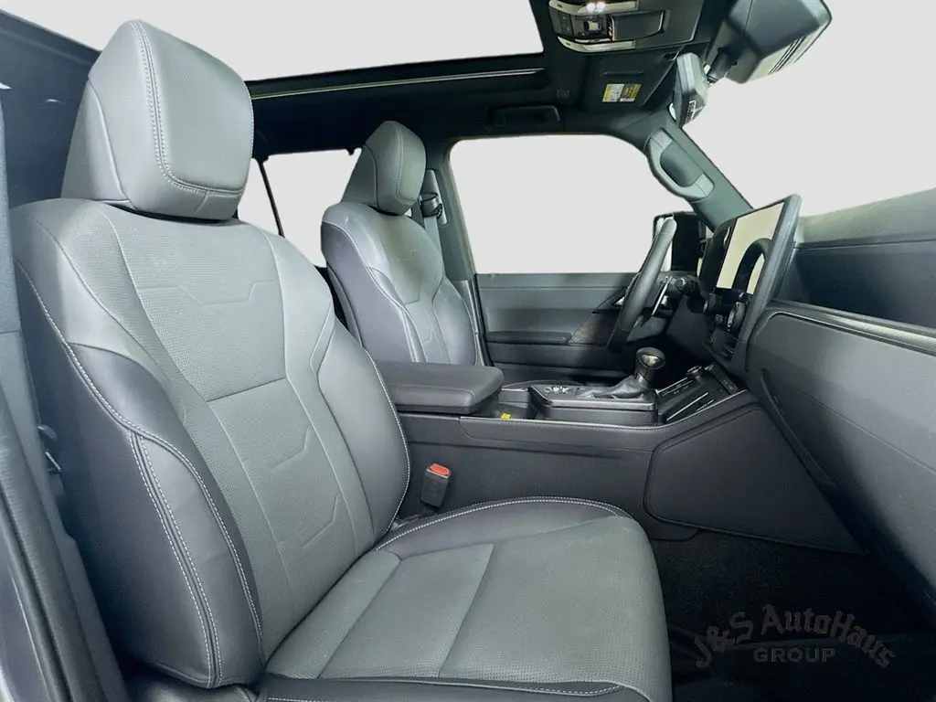 2025 Lexus GX 550 Luxury photo 32
