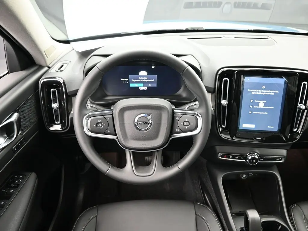 2025 Volvo - image 18