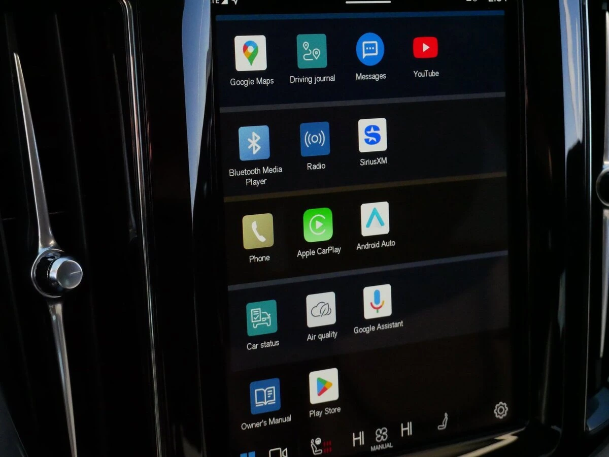 2025 Volvo - image 27