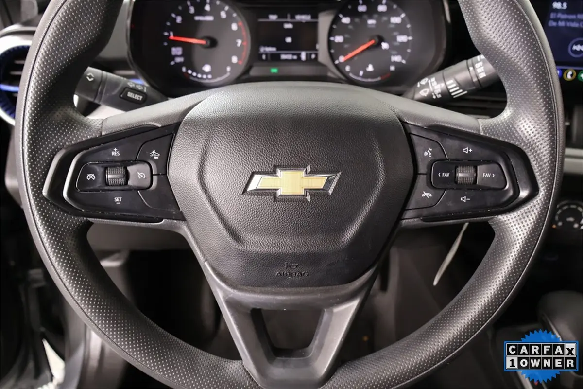 2024 Chevrolet Trax LS photo 3