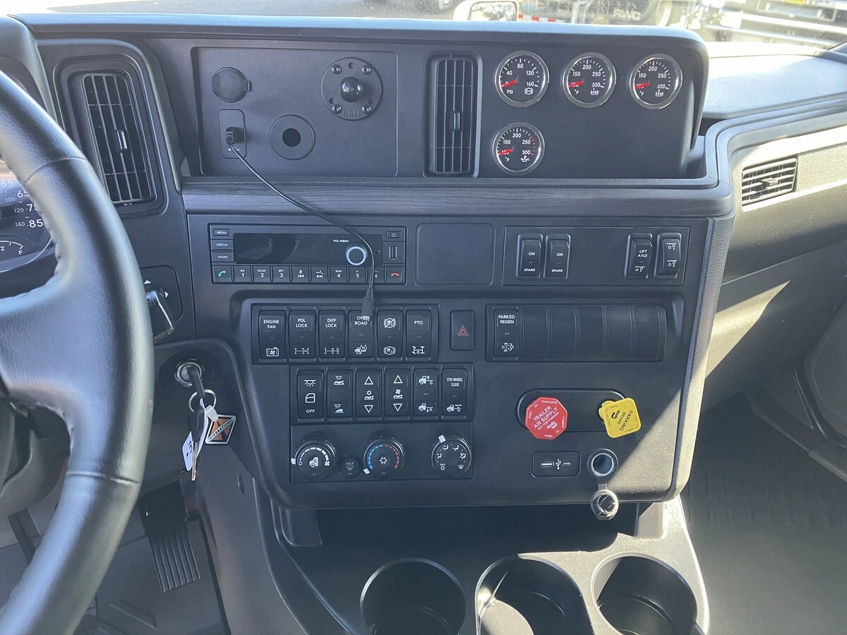 2024 International LT — photo 7