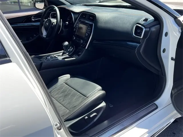 2021 Nissan Maxima SR photo 24