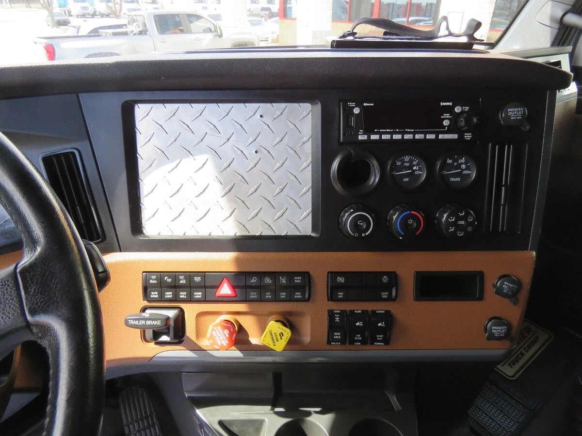 2022 Freightliner Cascadia - image 22