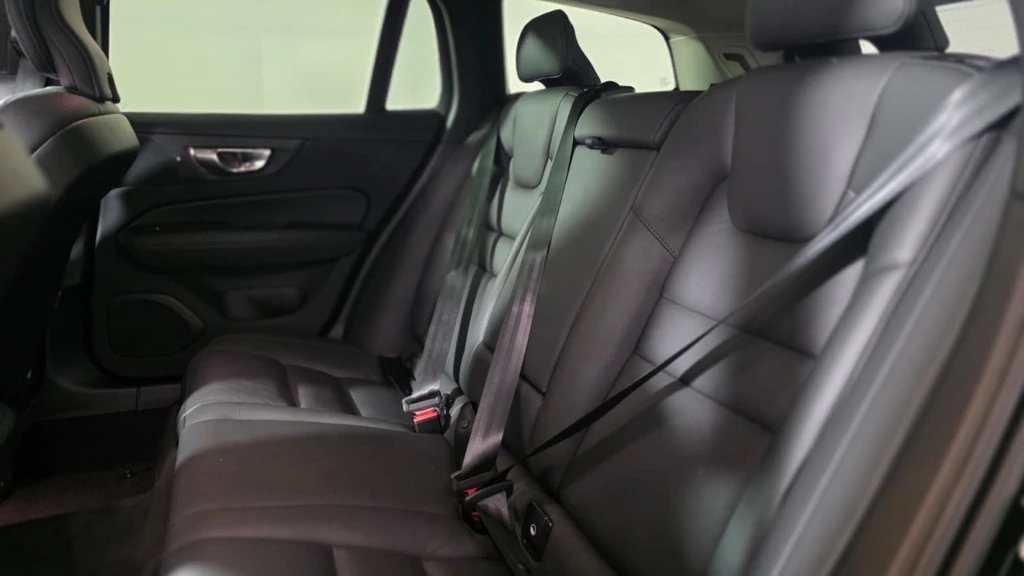 2025 Volvo - image 26