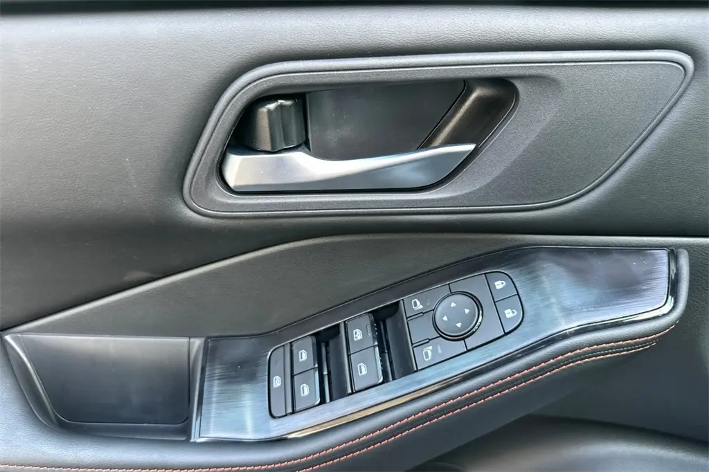 2026 Nissan Rogue SV photo 7