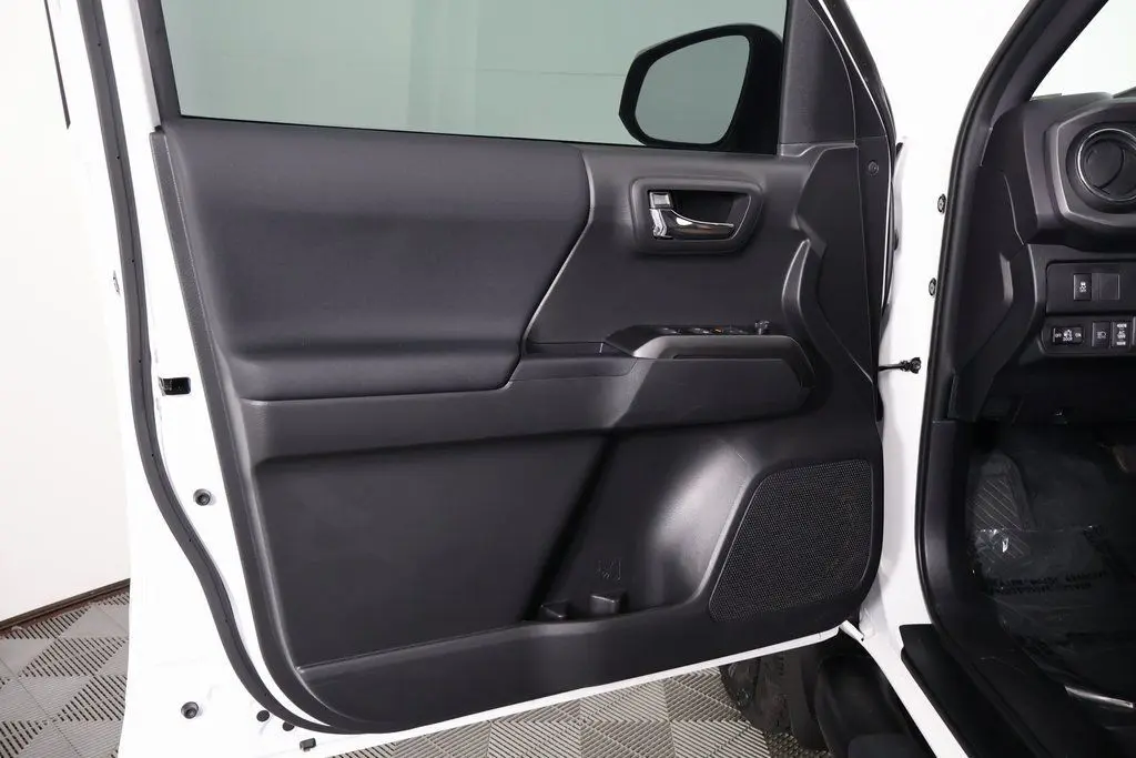 2023 Toyota Tacoma V6 photo 12