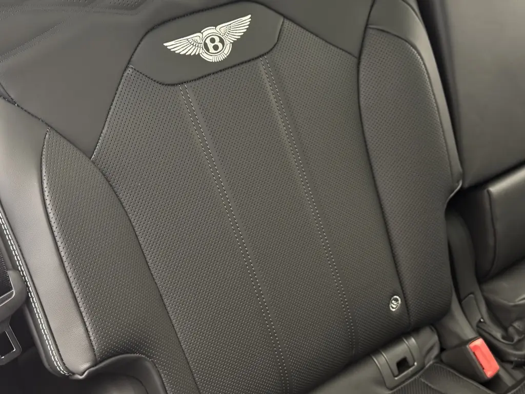 2025 Bentley Bentayga Azure photo 51